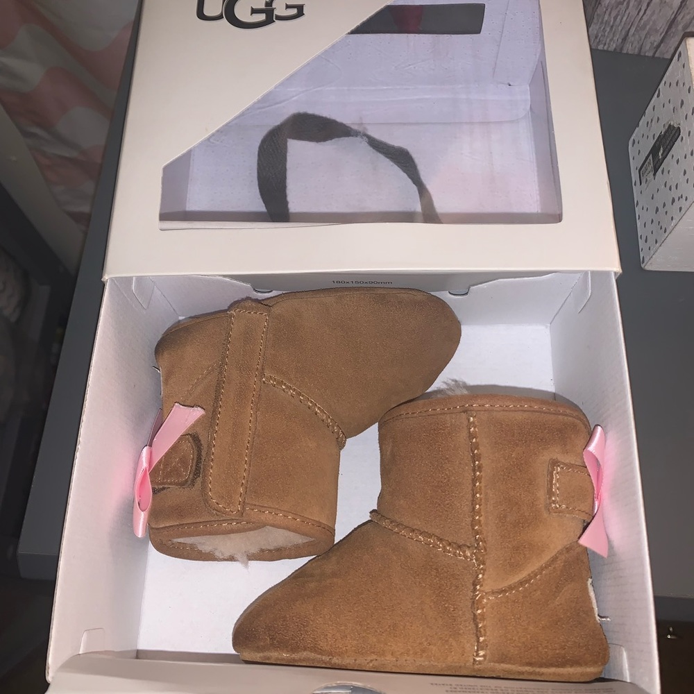 Baby uggs size 2/3